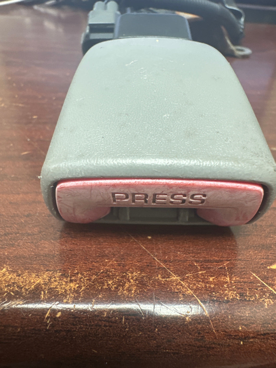 2004-2006 TOYOTA CAMRY FRONT LEFT DRIVER BUCKLE (LH) (P) GRAY