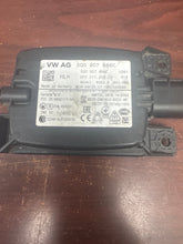 Load image into Gallery viewer, VOLKSWAGEN TIGUAN REAR RIGHT SIDE BLIND SPOT RADR SENSOR (P) PN: 5Q0 907 686C