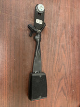 Load image into Gallery viewer, 2015-2020 CADILLAC ESCALADE FRONT PASSENGER SEAT BUCKLE (RH (P)
