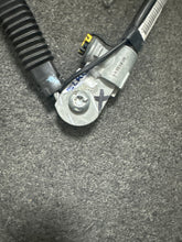 Load image into Gallery viewer, 2011-2015 FORD FLEX FRONT DRIVER BUCKLE PRETENSIONER (LH) (P)