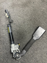 Load image into Gallery viewer, 2011-2015 FORD FLEX FRONT DRIVER BUCKLE PRETENSIONER (LH) (P)