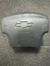 Load image into Gallery viewer, 2003-2006 CHEVROLET SILVERADO DRIVER STEERING WHEEL AIRBAG (P) 2 PLUGS