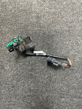 Load image into Gallery viewer, 2016 - 2018 KIA SORENTO REAR VIEW BACKUP PARKING ASSIST CAMERA P PN: 95760-C6110