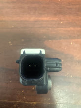 Load image into Gallery viewer, VOLVO XC60 T5 2ND RIGHT CRASH IMPACT SENSOR (P) PN: 31334336