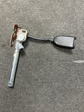Load image into Gallery viewer, 2011-2012 CHEVY MALIBU FRONT DRIVER BUCKLE TENSIONER (LH) (P) 19210346