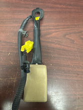 Load image into Gallery viewer, 2015-2018 KIA SEDONA FRONT LEFT DRIVER BUCKLE (LH) (P)