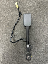 Load image into Gallery viewer, 2020-2023 HYUNDAI SONATA FRONT RIGHT PASSENGER SIDE BUCKLE (RH) (P)