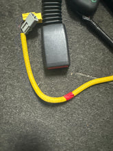 Load image into Gallery viewer, 2002-2006 ACURA RSX FRONT RIGHT PASSENGER BUCKLE (RH) (P)