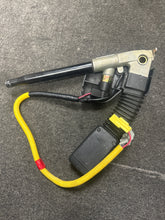 Load image into Gallery viewer, 2002-2006 ACURA RSX FRONT RIGHT PASSENGER BUCKLE (RH) (P)