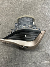 Load image into Gallery viewer, 2014-2018 JEEP CHEROKEE FRONT RIGHT PASSENGER DASH AC AIR VENT (RH) (P)