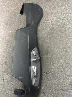2015-2018 PORSCHE MACAN FRONT RIGHT SEAT SWITCH TRIM COVER PANEL (RH) (P)