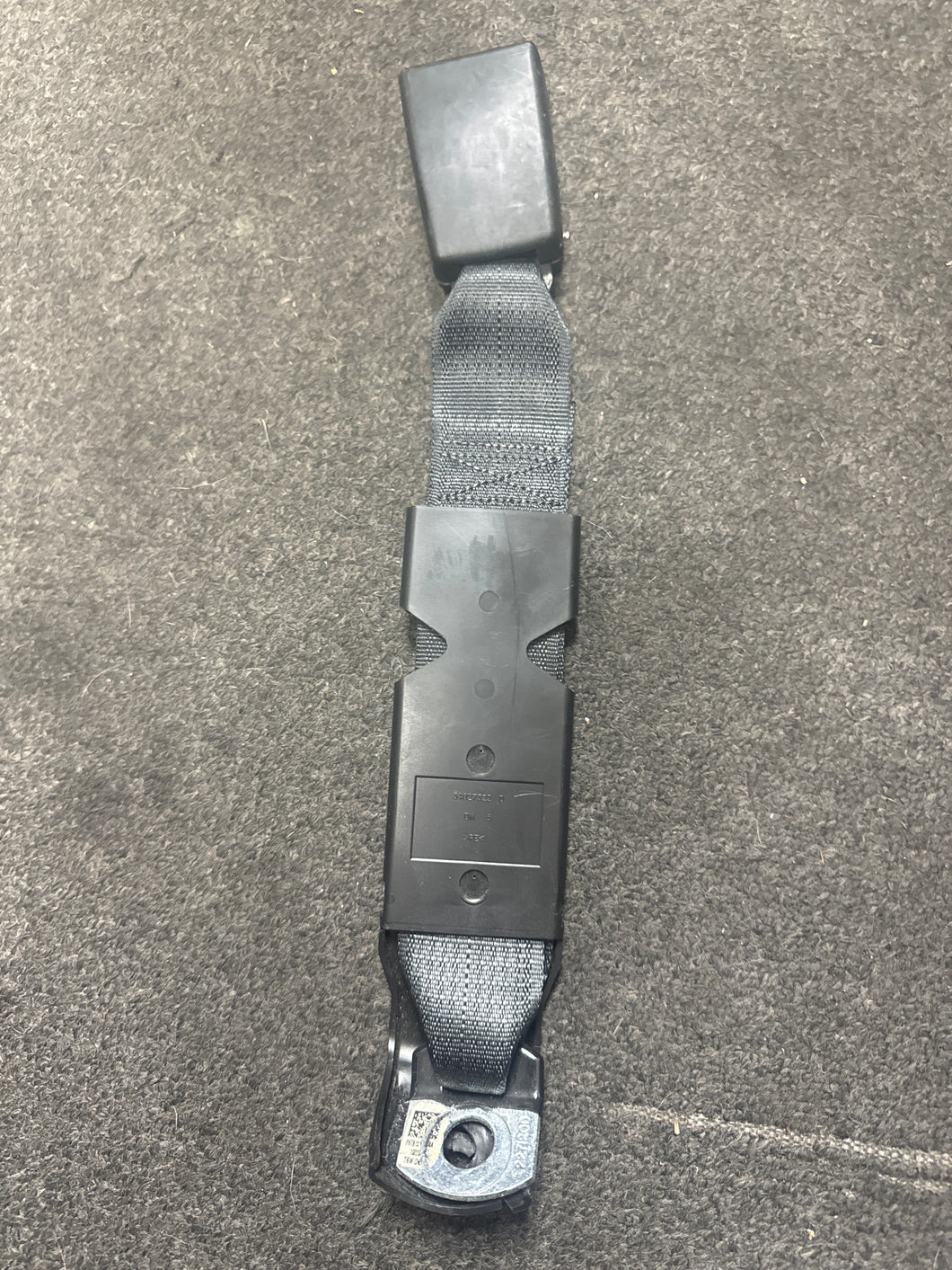 2013-2024 DODGE RAM 1500 CL REAR CENTER 2ND ROW BUCKLE (P)