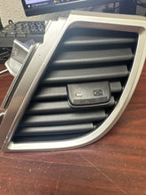 Load image into Gallery viewer, 2020-2023 KIA SELTOS RIGHT FRONT DASH BOARD A/C AIR VENT (RH) (P)
