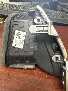 2020-2023 KIA SELTOS RIGHT FRONT DASH BOARD A/C AIR VENT (RH) (P)