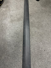 Load image into Gallery viewer, 2015-2020 DODGE RAM PROMASTER CITY PASSENGER FRONT DOOR MOLDING (RH) (P)