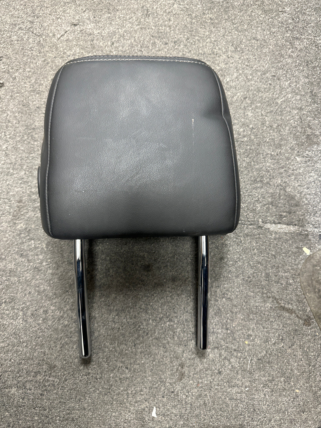 2011-2015 CHEVY VOLT FRONT PASSENGER HEADREST (RH) (P)