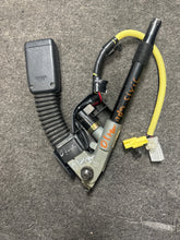 Load image into Gallery viewer, 2001-2005 HONDA CIVIC FRONT RIGHT PASSENGER BUCKLE (RH) (P)