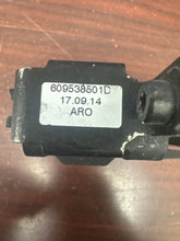Load image into Gallery viewer, 2013-2017 RANGE ROVER L405 FRONT LEFT SIDE PRETENSIONER (LH) (P)