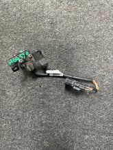 Load image into Gallery viewer, 2016 - 2018 KIA SORENTO REAR VIEW BACKUP PARKING ASSIST CAMERA P PN: 95760-C6110