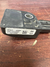 Load image into Gallery viewer, HYUNDAI VELOSTER FRONT IMPACT SENSOR (P) PN: 95920-1R000