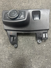 Load image into Gallery viewer, 2014-2018 CHEVY SILVERADO DASH BEZEL WITH TRAILER TOW SWITCH AND HEADLIGHT (P)