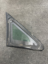 Load image into Gallery viewer, 2016-2021 MERCEDES METRIS FRONT LEFT DOOR WINDOW (LH) (P)