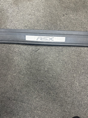 2002-2003 ACURA RSX RIGHT DOOR SILL SCUFF PLATE (P)