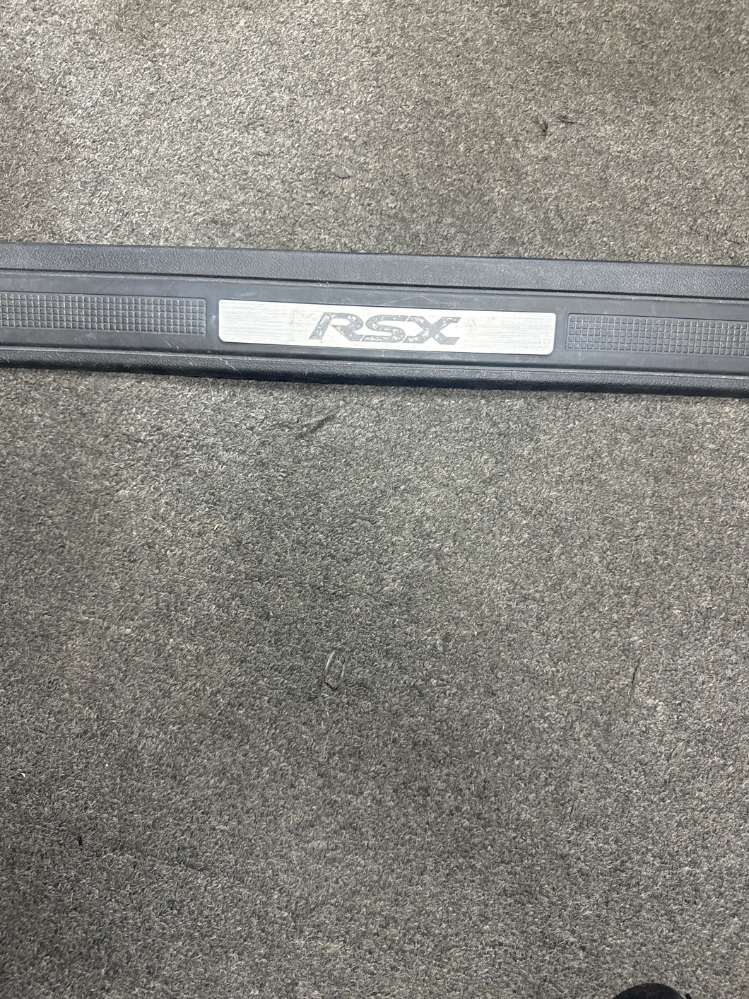 2002-2003 ACURA RSX RIGHT DOOR SILL SCUFF PLATE (P)