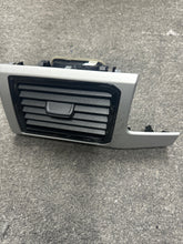 Load image into Gallery viewer, 2018-2019 VOLKSWAGEN ATLAS FRONT DRIVER SIDE AIR VENT(LH) (P) PN: 3CN819703