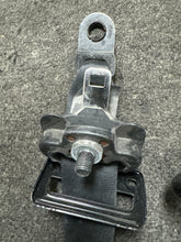 Load image into Gallery viewer, 2013-2019 JAGUAR XJ LEFT DRIVER SEATBELT (LH) (P)
