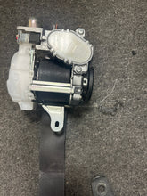 Load image into Gallery viewer, 2006-2011 LEXUS GS450 FRONT DRIVER SEATBELT (LH) (P)
