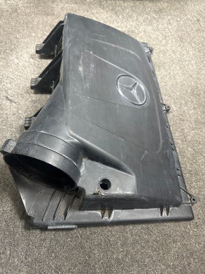 2016-2020 MERCEDES-BENZ METRIS AIR FILTER COVER (P)