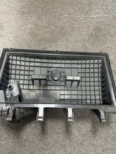 Load image into Gallery viewer, 2016-2020 MERCEDES-BENZ METRIS AIR FILTER COVER (P)