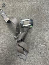 Load image into Gallery viewer, 2011-2012 FORD TAURUS FRONT PASSENGER SEATBELT RETRACTOR (RH) (P)