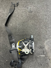 Load image into Gallery viewer, 2012-2015 BMW E84 X1 FRONT PASSENGER SEATBELT RETRACTOR (RH) (P)