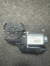 Load image into Gallery viewer, 2015-2020 KIA OPTIMA FRONT LEFT DRIVER DOOR WINDOW REGULATOR MOTOR (LH) (P)