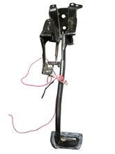 Load image into Gallery viewer, 2016-2022 MERCEDES METRIS W447 BRAKE STOP PEDAL (P)