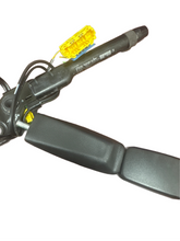 Load image into Gallery viewer, 2007 - 2014 MERCEDES W221 S550 FRONT RIGHT PASSENGER BUCKLE (RH) (P)