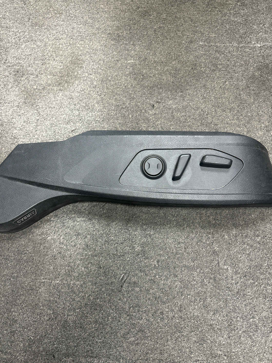 2020-2022 HYUNDAI SONATA FRONT LEFT SIDE SEAT OUTER SWITCH TRIM COVER PANEL (LH) (P)