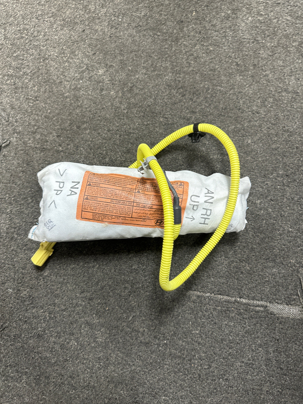 2013-2018 HYUNDAI SANTA FE SPORT PASSENGER SEAT AIRBAG (RH) (P) PN:88920-4Z500