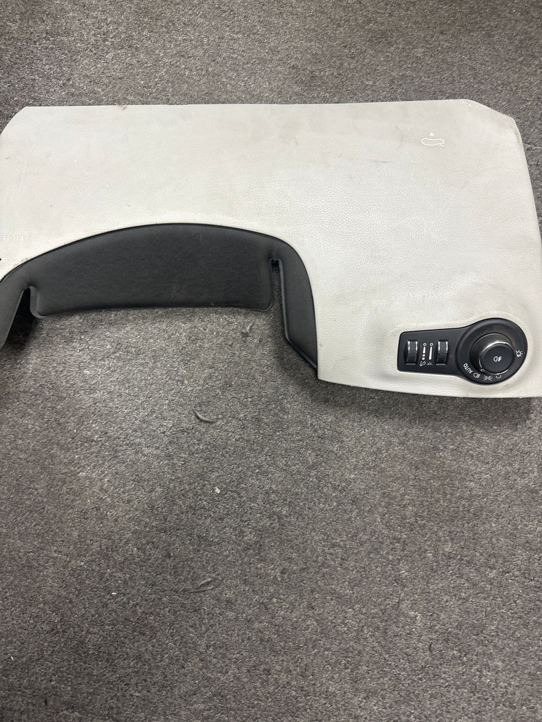 2017-2020 JEEP COMPASS DASHBOARD LOWER BOTTOM TRIM (P)