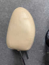 Load image into Gallery viewer, 2014 HYUNDAI SONATA FRONT PASSENGER SEAT HEADREST (RH) (P)