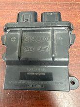 Load image into Gallery viewer, HYUNDAI SONATA FRONT PASSENGER SEAT OCCUPANT SENSOR PN: 88950-3Q500 (P)