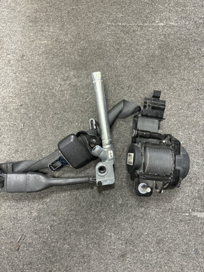 2007-2012 GMC ACADIA FRONT DRIVER SEATBELT RETRACTOR W/ PRETENSIONER (LH) (P)