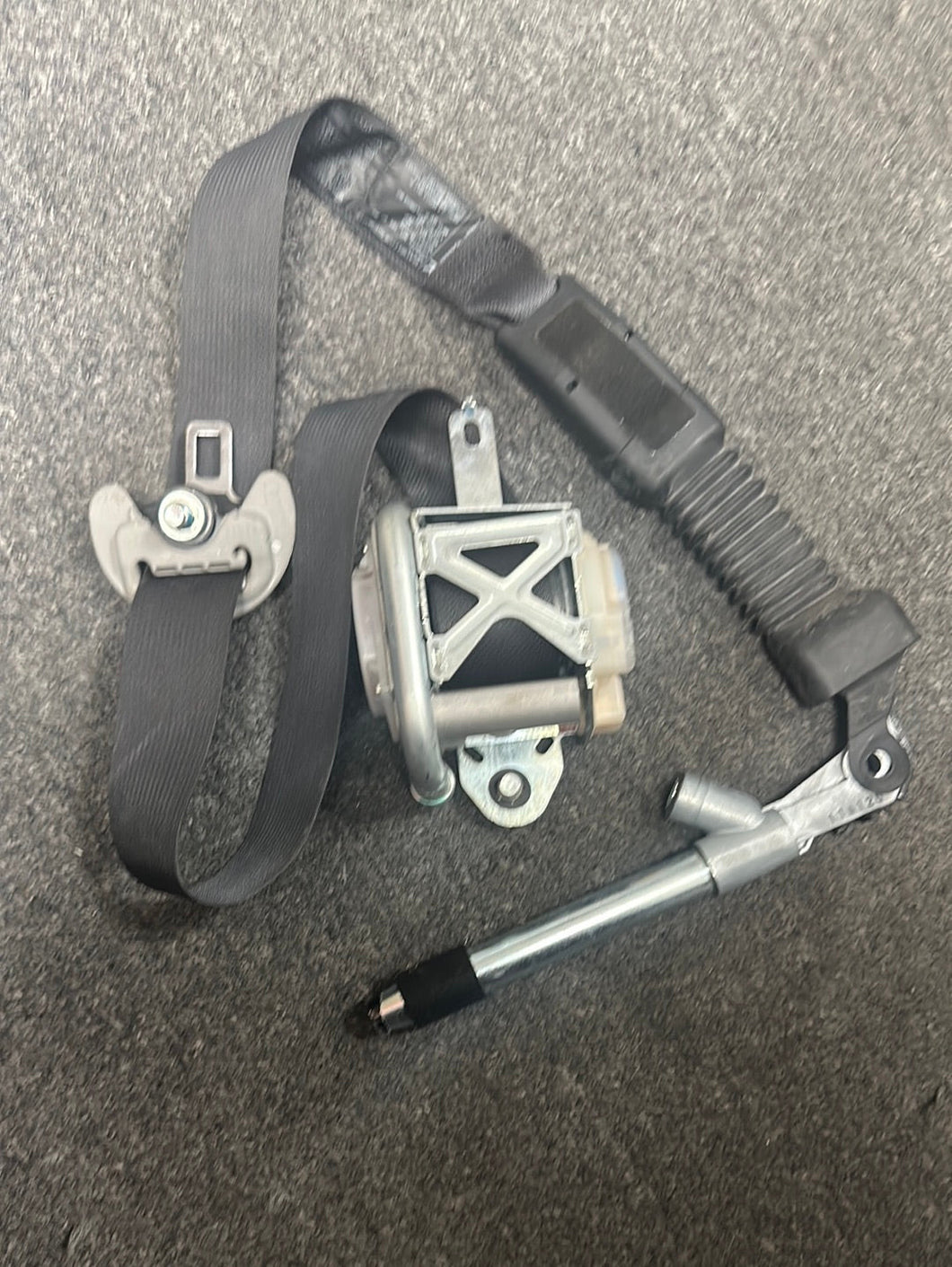 2011-2015 KIA OPTIMA FRONT RIGHT PASSENGER SEATBELT W/PRETENSIONER (RH) (P) PN:88820-4C00087