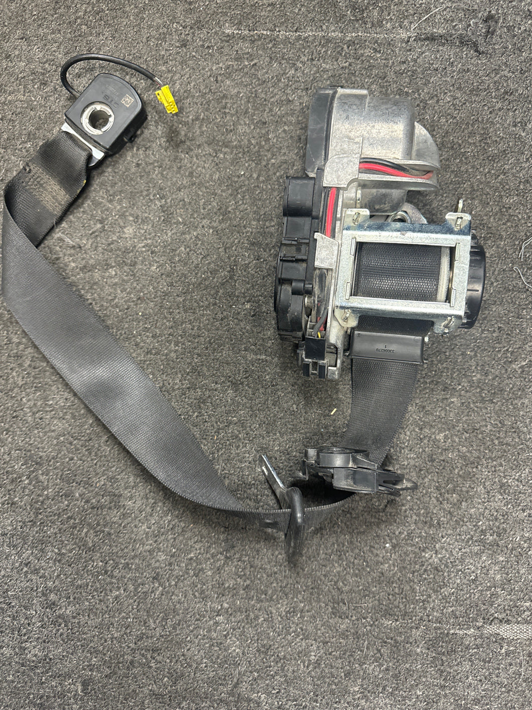 2014-2019 MERCEDES CLA45 AMG PASSENGER FRONT SEATBELT W/ PRETENSIONER (RH) (P)