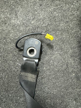 Load image into Gallery viewer, 2014-2019 MERCEDES CLA45 AMG PASSENGER FRONT SEATBELT W/ PRETENSIONER (RH) (P)