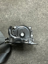 Load image into Gallery viewer, 2014-2018 MAZDA 3 PASSENGER SEATBELT W/PRETENSIONER (RH) (P)