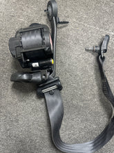 Load image into Gallery viewer, 2013-2016 HYUNDAI GENESIS COUPE FRONT PASSENGER SEATBELT (RH) (P)