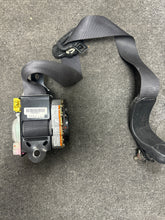 Load image into Gallery viewer, 2002-2006 ACURA RSX PASSENGER SIDE SEATBELT RETRACTOR (RH) (P)